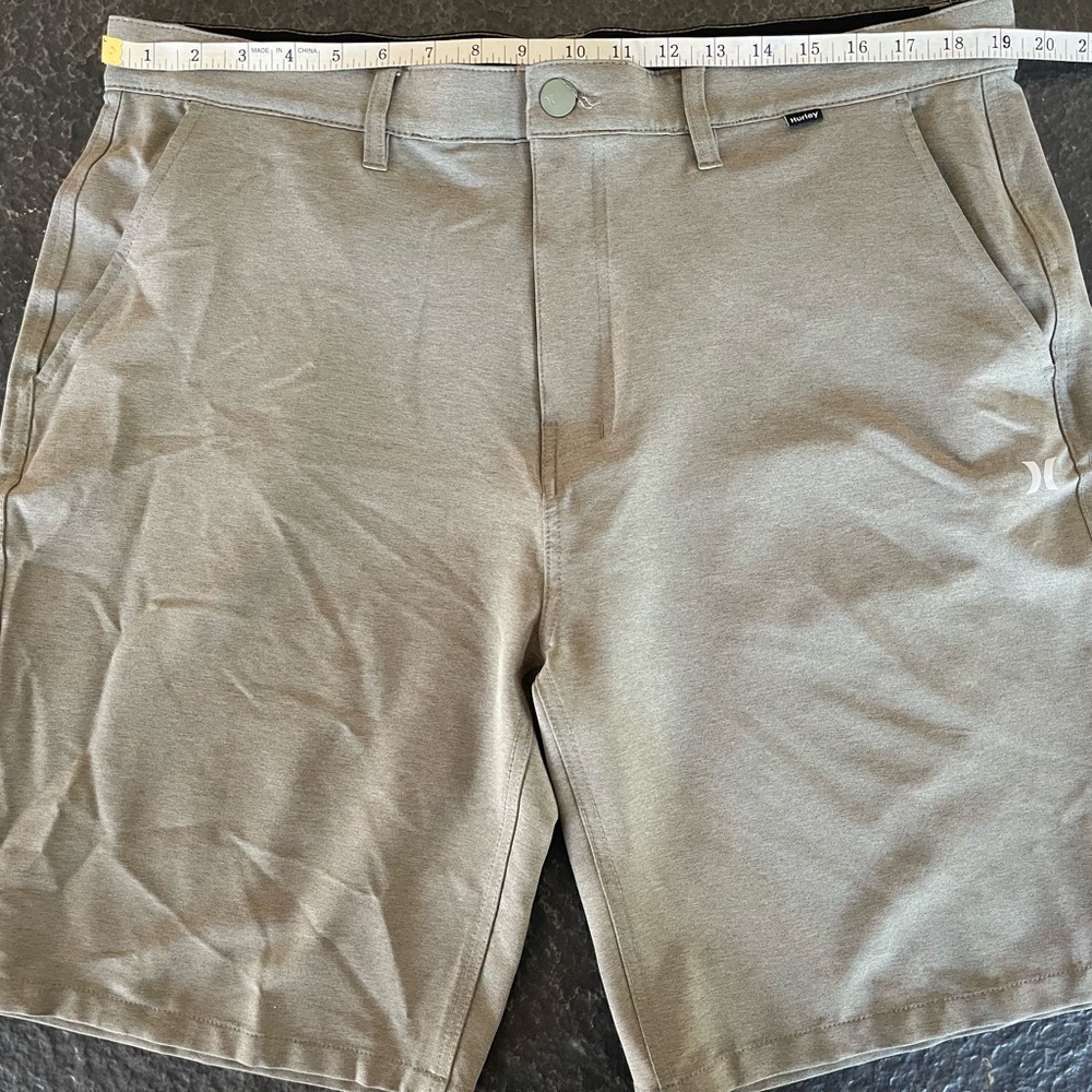 Hurley 38 Men's Tan Shorts